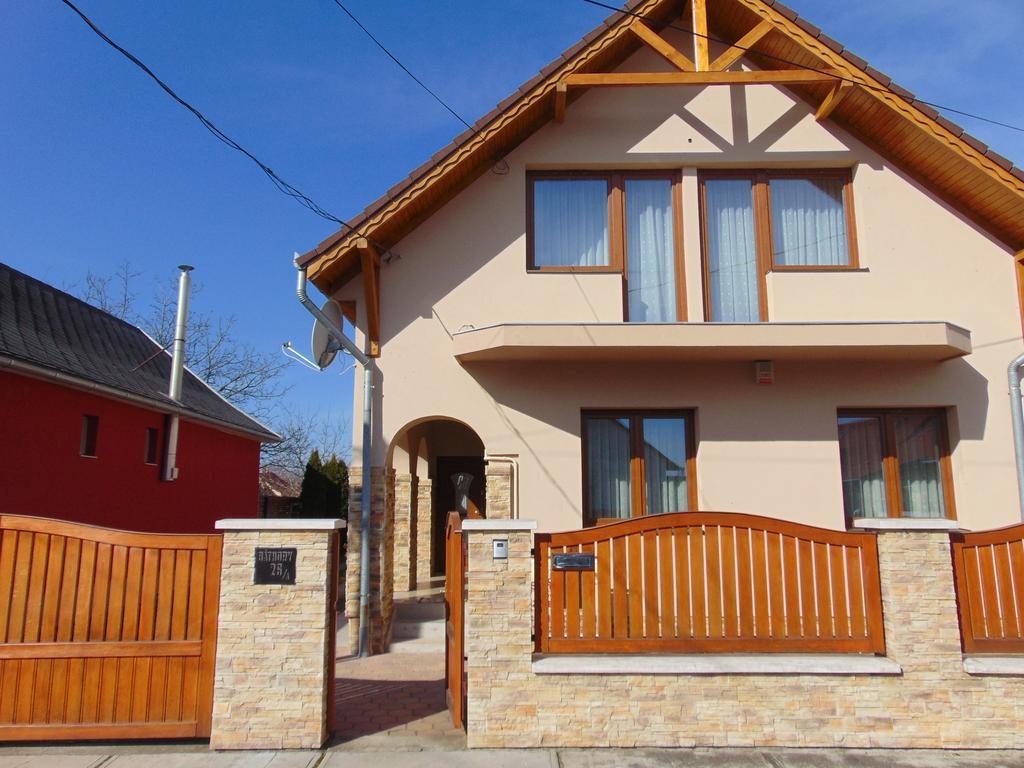 Anna Bathory Apartmanhaz Hajduszoboszlo Exterior photo