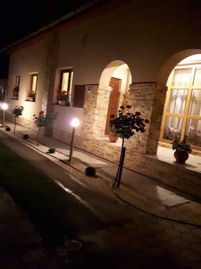 Anna Bathory Apartmanhaz Hajduszoboszlo Exterior photo